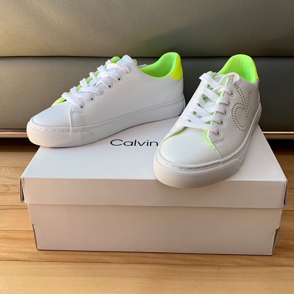 NWT CALVIN KLEIN low top sneaker